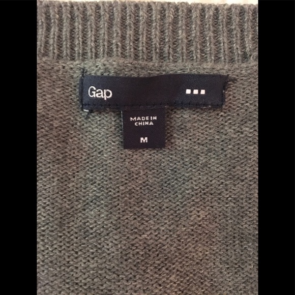 Gap.  NWOT.  Sweater.  Size Medium - Picture 3 of 5